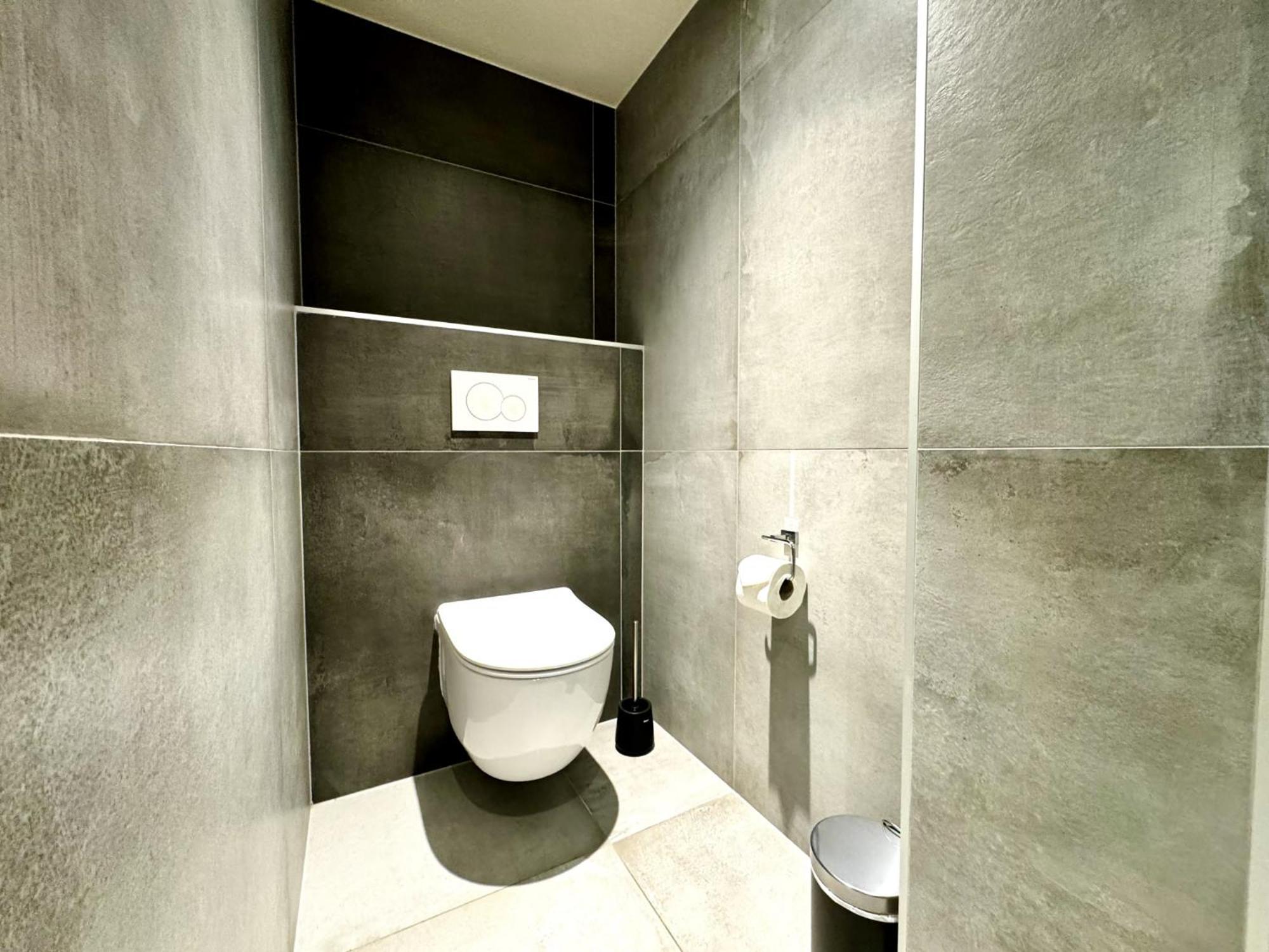 Close To & Chillon Castle, New & Comfortable
