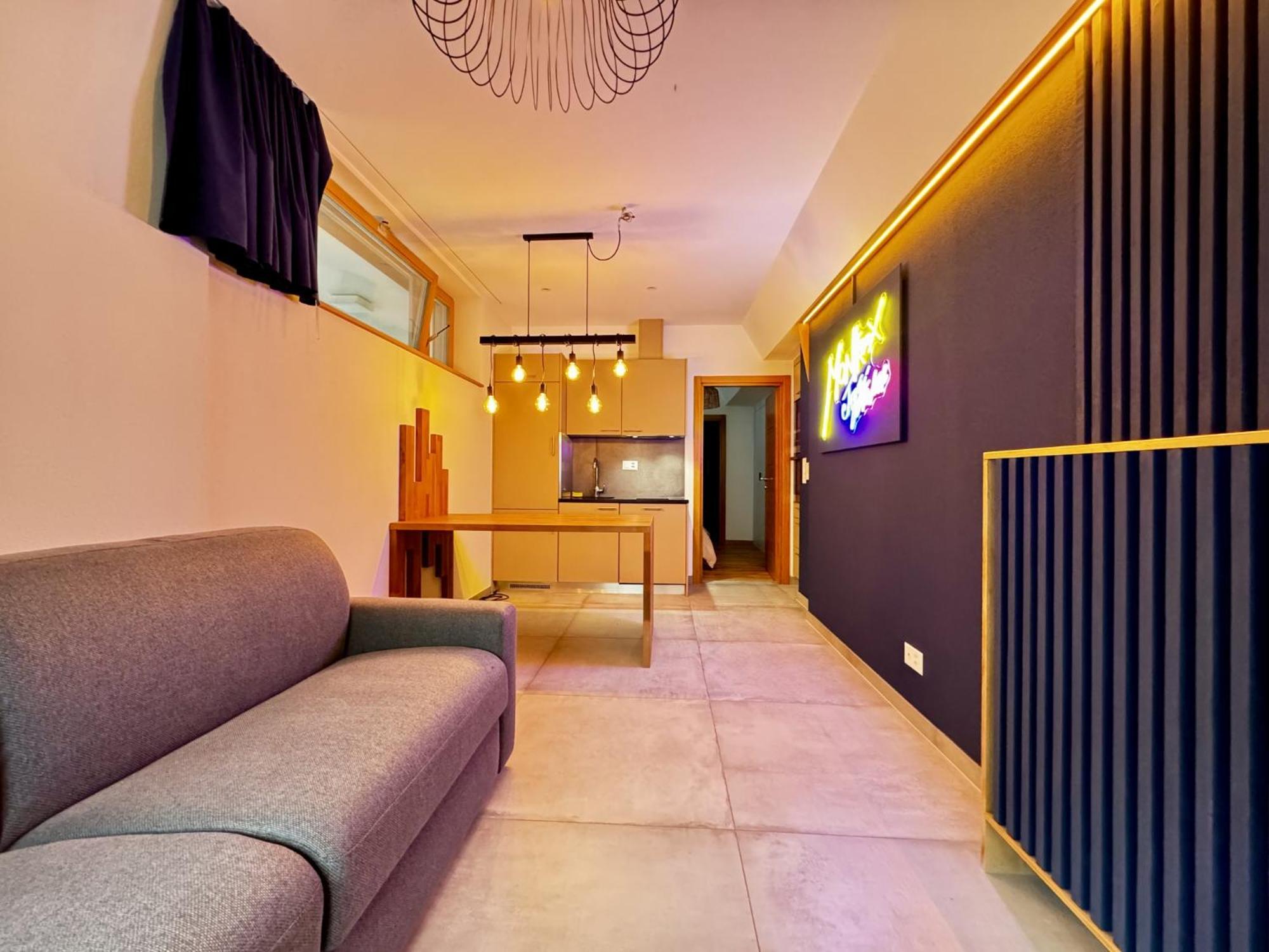 Close To & Chillon Castle, New & Comfortable